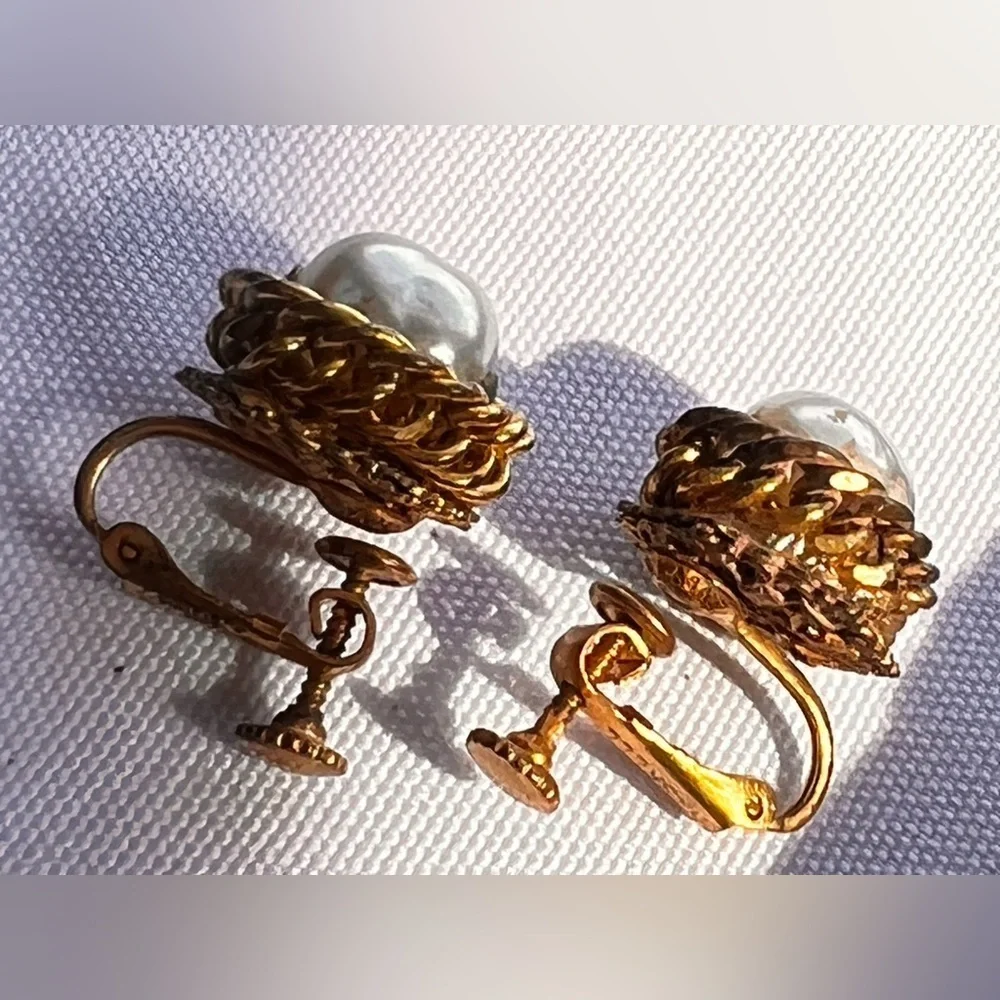 Miriam Haskell | Signed Vintage Pearl Clip screw  On Earrings - Very Rare …